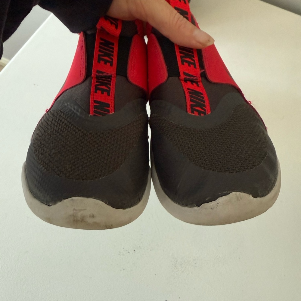 Nike Kids' Preschool Flex Runner Running Shoes, red/dark gray), size 13.5c - Picture 5 of 6